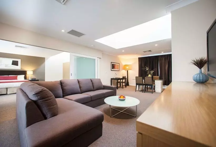 Ramada Hotel & Suites By Wyndham Cabramatta