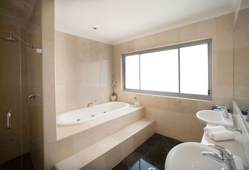 Ramada Hotel & Suites By Wyndham Cabramatta