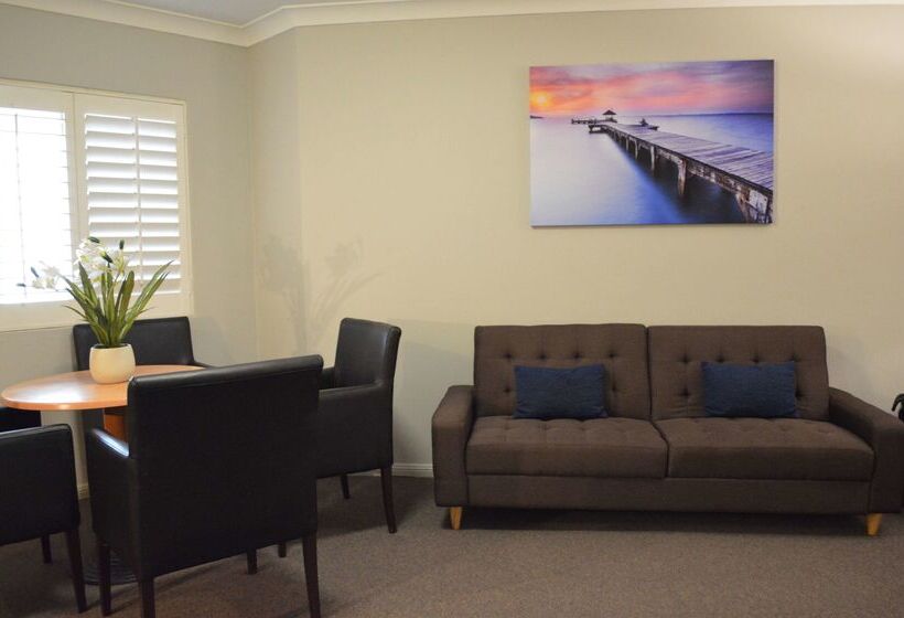 Ramada Hotel & Suites By Wyndham Cabramatta