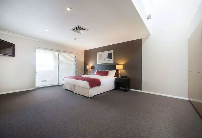 Ramada Hotel & Suites By Wyndham Cabramatta