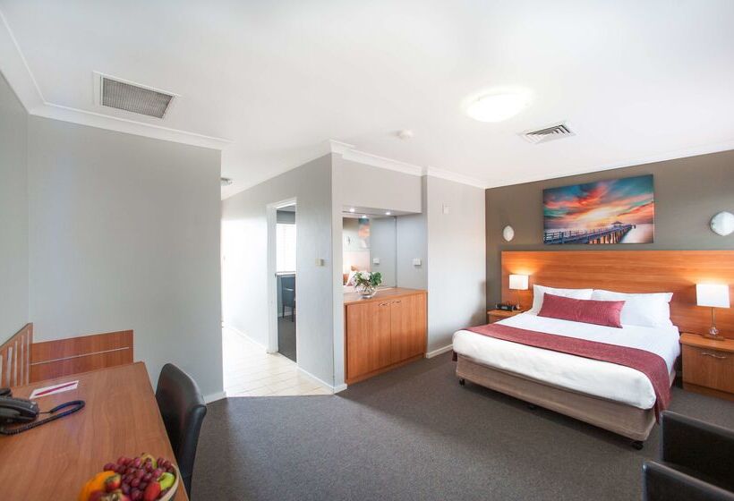 Ramada Hotel & Suites By Wyndham Cabramatta