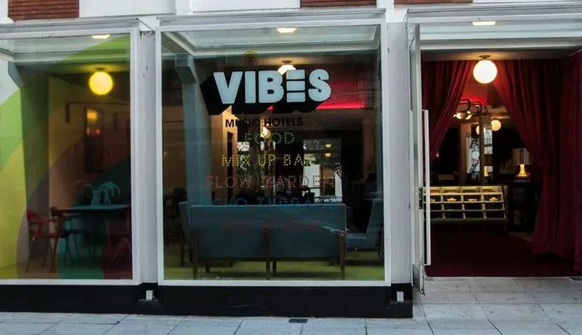 هتل Vibes Music