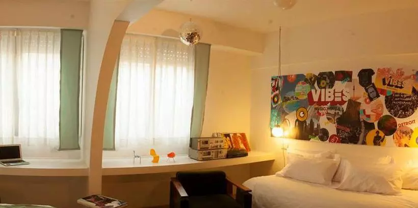 هتل Vibes Music