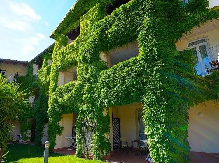 Cala Della Torre Resort