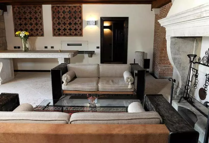 Delser Verona Manor House