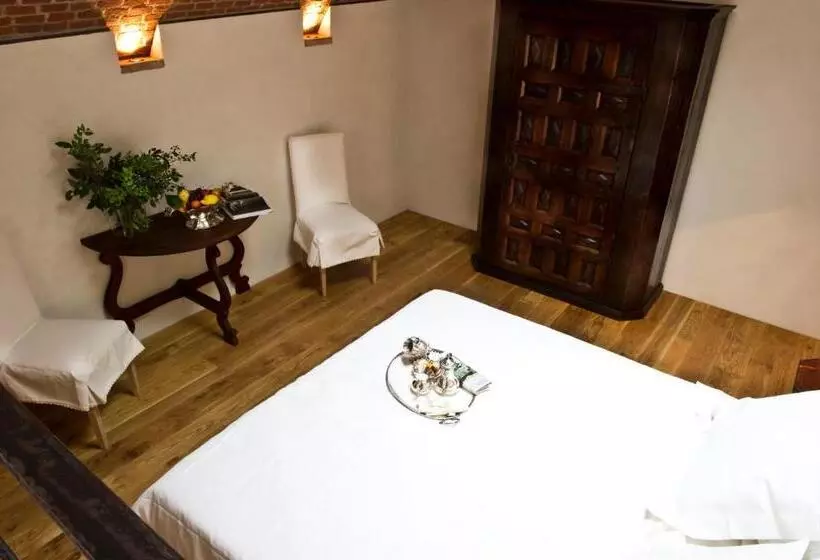 Delser Verona Manor House