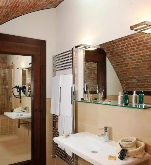 Delser Verona Manor House