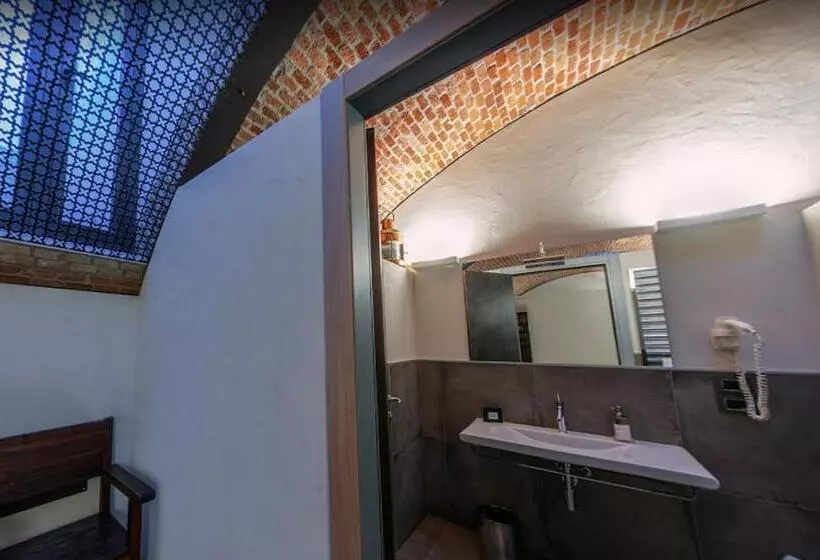 Delser Verona Manor House