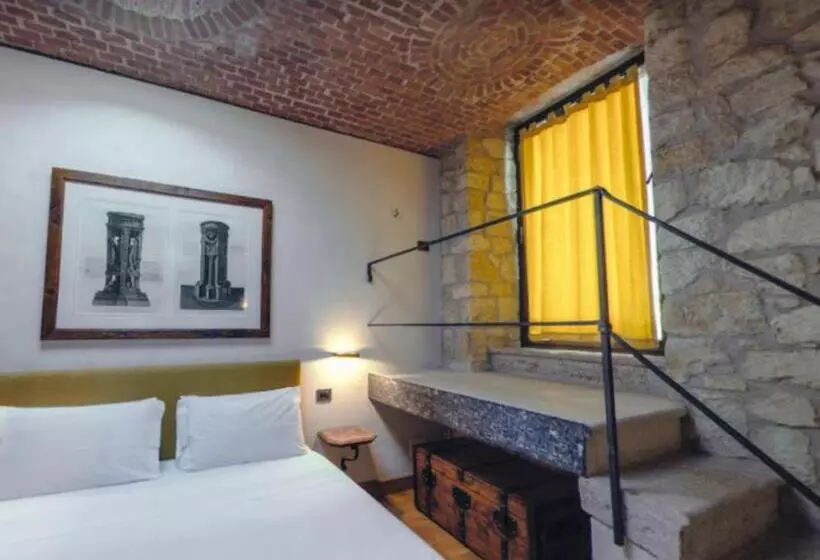 Delser Verona Manor House