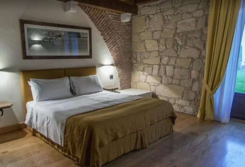 Delser Verona Manor House