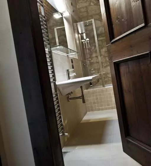 Delser Verona Manor House