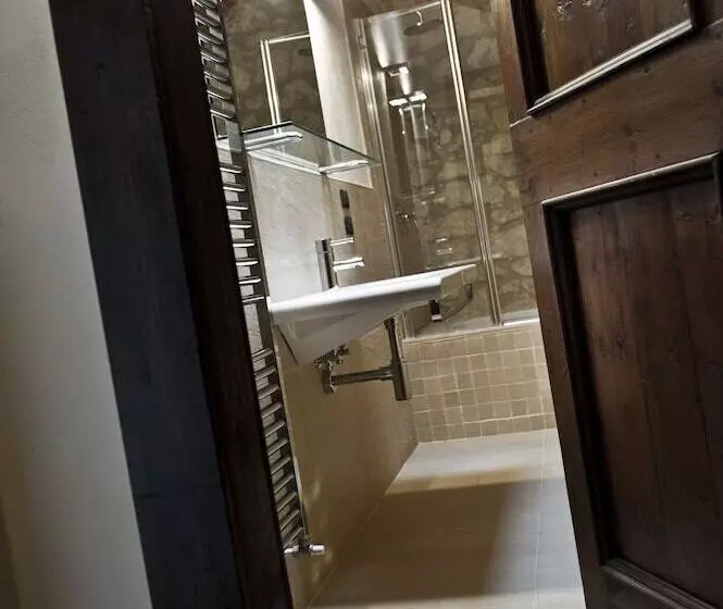 Delser Verona Manor House