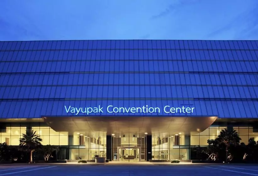 Centara Life Government Complex Hotel & Convention Centre Chaeng Watthana