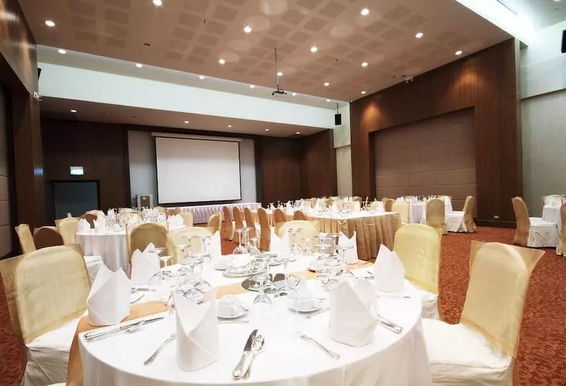 Centara Life Government Complex Hotel & Convention Centre Chaeng Watthana