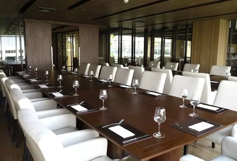 Centara Life Government Complex Hotel & Convention Centre Chaeng Watthana