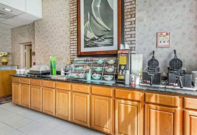 Отель Quality Inn Easton