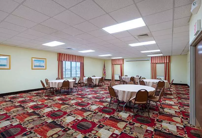 Отель Quality Inn Easton