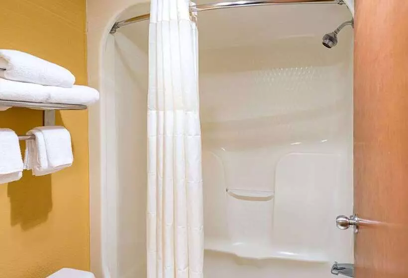 Отель Quality Inn Easton