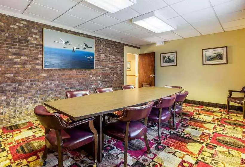 Отель Quality Inn Easton