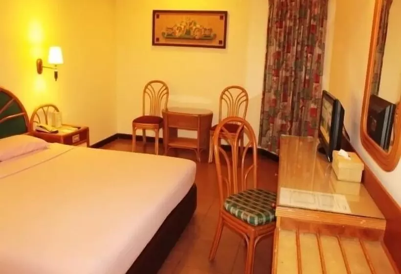 酒店 Losari Beach Inn