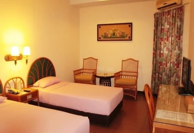 ホテル Losari Beach Inn