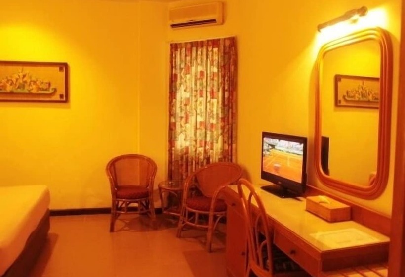 ホテル Losari Beach Inn