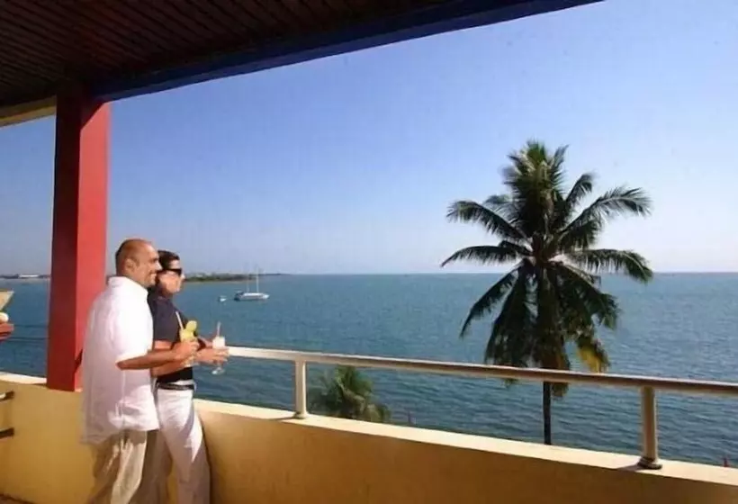 酒店 Losari Beach Inn