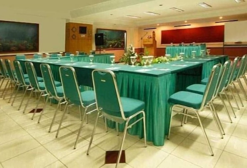 ホテル Losari Beach Inn