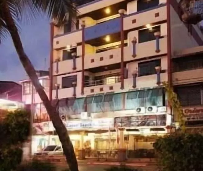 酒店 Losari Beach Inn