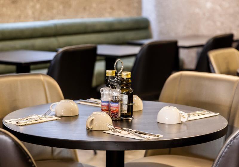 בית מלון כפרי Empire Studios Apartments