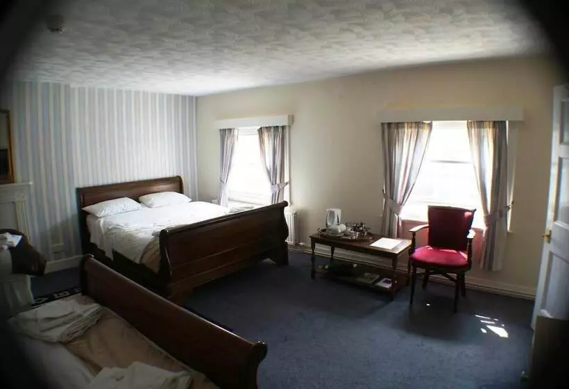 Отель The Bank House