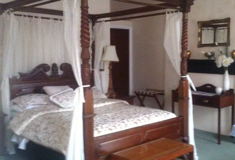 Отель The Bank House