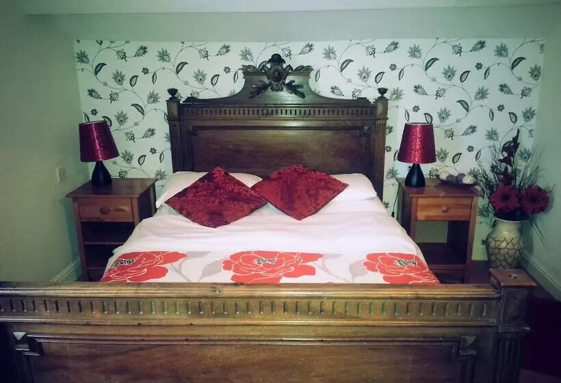 Отель The Bank House