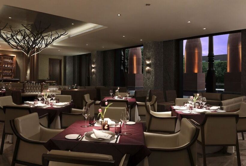 فندق The Roseate