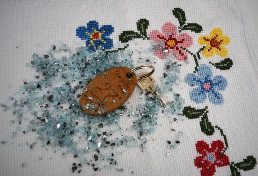 Отель Theopisti