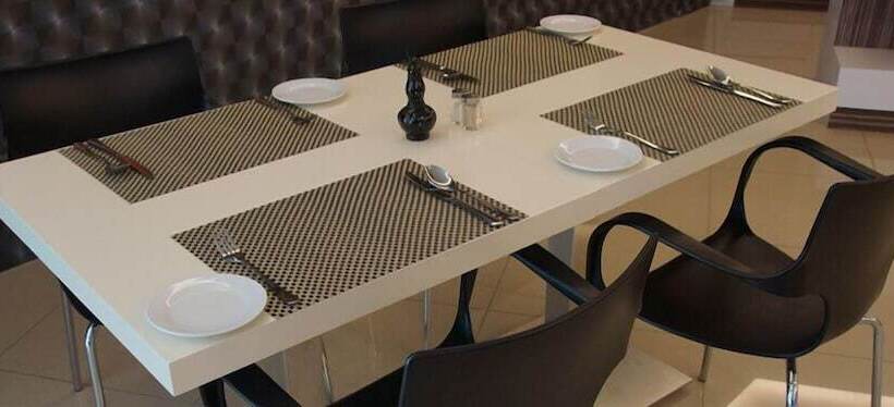 בית מלון כפרי Mh Sentral Sungai Siput