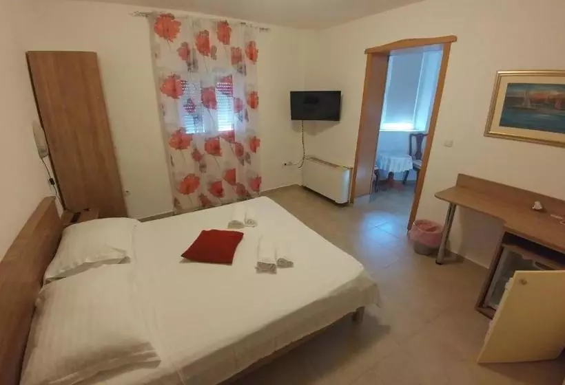 בית מלון כפרי Pansion Karoca