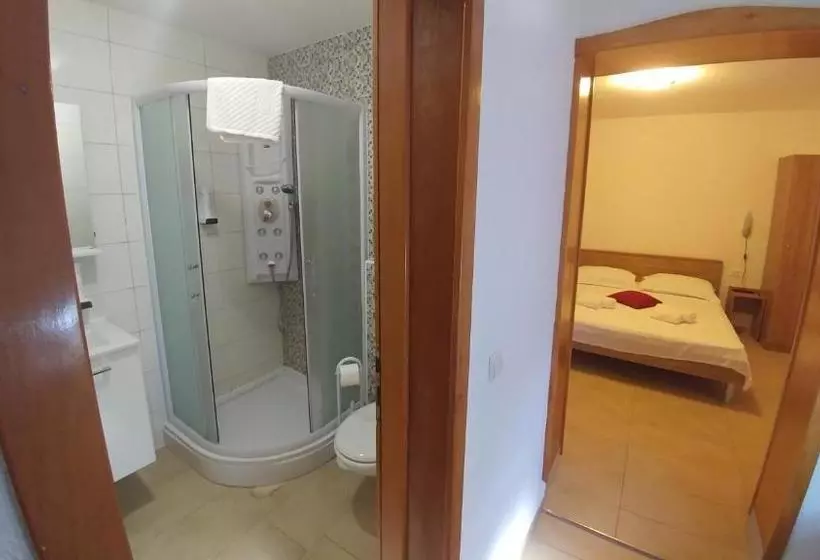 בית מלון כפרי Pansion Karoca