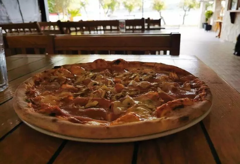 בית מלון כפרי Pansion Karoca