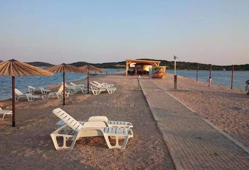 בית מלון כפרי Pansion Karoca