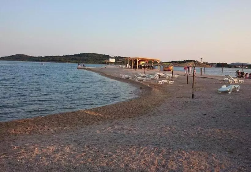 בית מלון כפרי Pansion Karoca