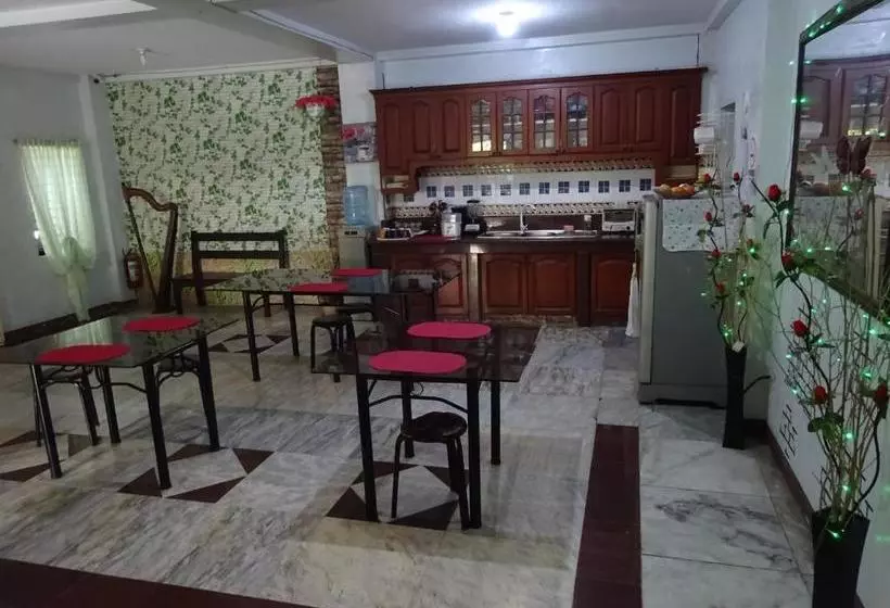 Hotelli Pe Re Aristo Guesthouse