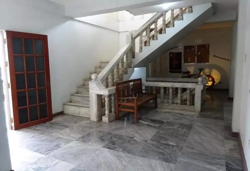 Hotelli Pe Re Aristo Guesthouse