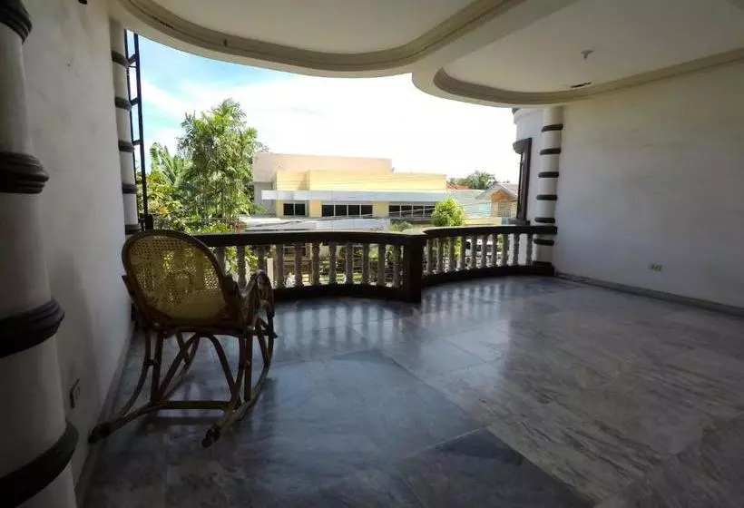 Hotelli Pe Re Aristo Guesthouse