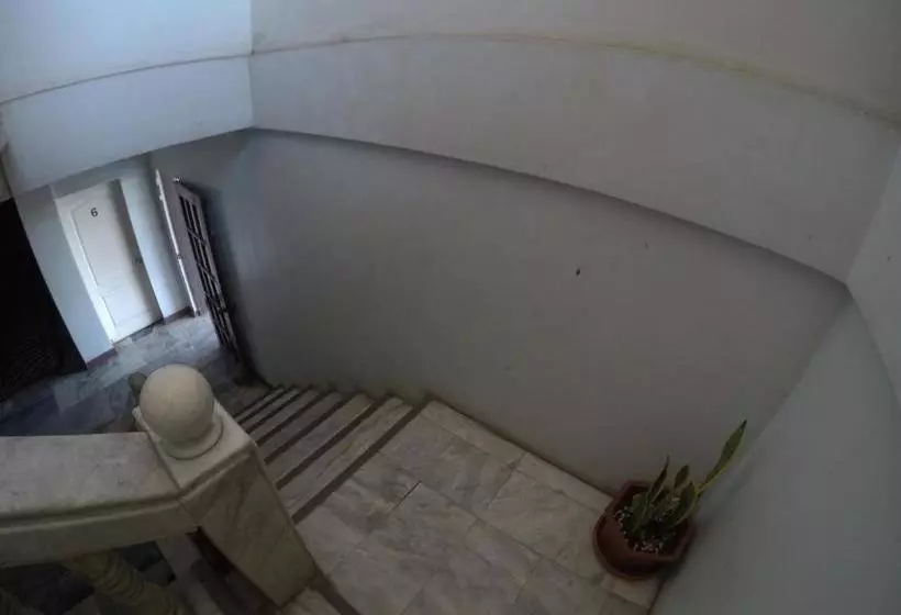 Hotelli Pe Re Aristo Guesthouse