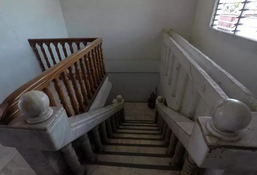 Hotelli Pe Re Aristo Guesthouse