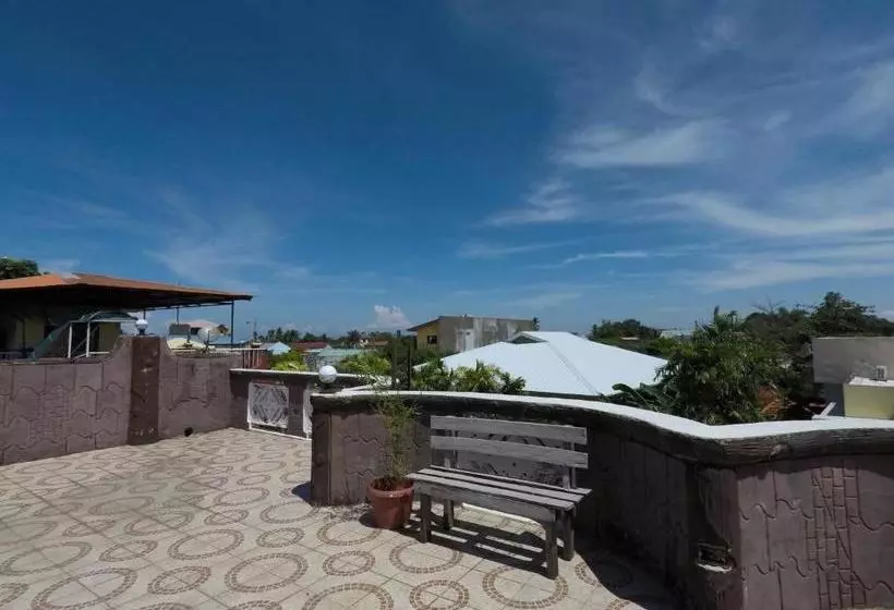 Hotelli Pe Re Aristo Guesthouse