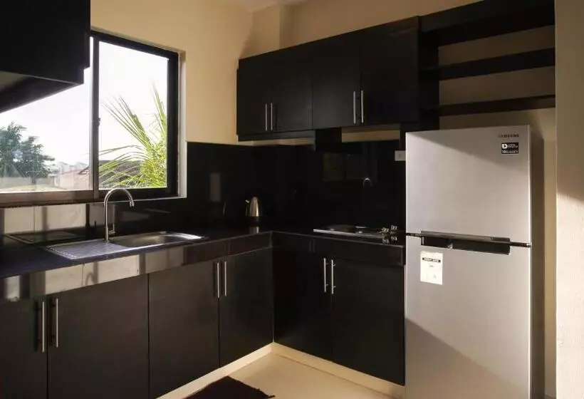 هتل Red Knight Gardens