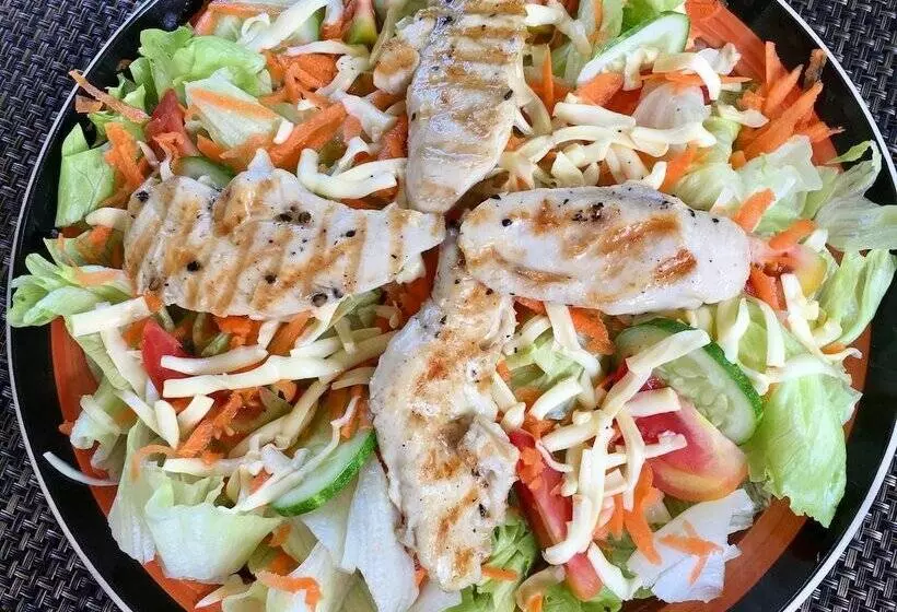 هتل Red Knight Gardens