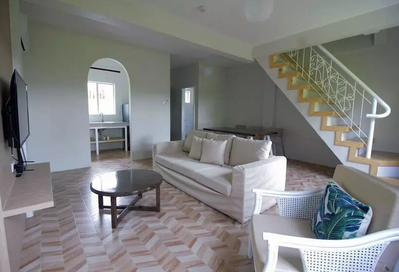 هتل Red Knight Gardens